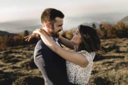 Un couple de mariés au Relais de Porthos