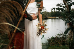 une inspiration mariage au bord d'un lac