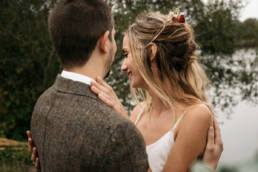 une inspiration mariage au bord d'un lac