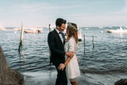 Un couple de mariés au Cap Ferret photographe Clément Herbaux