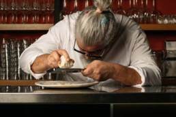 Photographies du chef étoilé Vivien Durand, pour le client Lionel Osmin. Photos culinaires et portrait réalisés par le photographe Clément Herbaux. Photos réalisés à Biarritz.