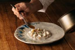 Photographies du chef étoilé Vivien Durand, pour le client Lionel Osmin. Photos culinaires et portrait réalisés par le photographe Clément Herbaux. Photos réalisés à Biarritz.