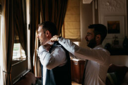 Photos de mariage au château Montus dans le Madiran. Photos réalisées par le photographe Clément Herbaux. Photographe de mariage à Pau, Biarritz, Dax et Bayonne. Un mariage élégant plein d'émotions.