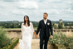 Photos de mariage au château Montus dans le Madiran. Photos réalisées par le photographe Clément Herbaux. Photographe de mariage à Pau, Biarritz, Dax et Bayonne. Un mariage élégant plein d'émotions.