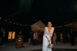 Photos de mariage réalisées au Chateau de Boast, proche de Pau, par le photographe Clément Herbaux. Un mariage chic et festif.