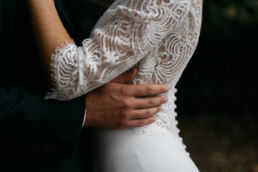 Photos de mariage réalisées au Chateau de Boast, proche de Pau, par le photographe Clément Herbaux. Un mariage chic et festif.