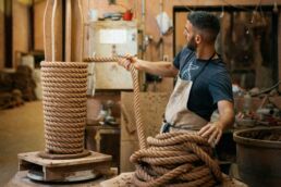 Un reportage photo chez les célèbres potiers et céramistes, Goicoechea, au Pays Basque. Reportage photos réalisé par Clément Herbaux, photographe entre Pau et Biarritz.