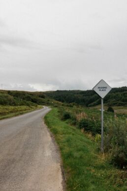 A van road trip in Scotland by French photographer Clément Herbaux and his new Ricoh grIIIx camera. Un road trip en van en Écosse par le photographe français Clément Herbaux et son nouvel appareil photo Ricoh grIIIx