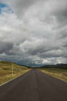 A van road trip in Scotland by French photographer Clément Herbaux and his new Ricoh grIIIx camera. Un road trip en van en Écosse par le photographe français Clément Herbaux et son nouvel appareil photo Ricoh grIIIx