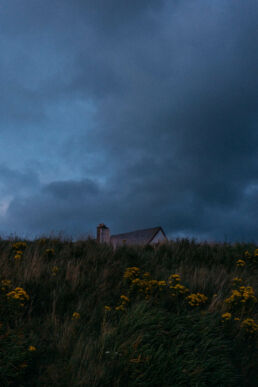 A van road trip in Scotland by French photographer Clément Herbaux and his new Ricoh grIIIx camera. Un road trip en van en Écosse par le photographe français Clément Herbaux et son nouvel appareil photo Ricoh grIIIx