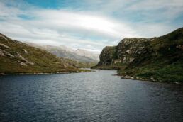 A van road trip in Scotland by French photographer Clément Herbaux and his new Ricoh grIIIx camera. Un road trip en van en Écosse par le photographe français Clément Herbaux et son nouvel appareil photo Ricoh grIIIx