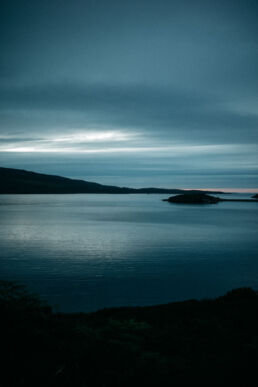 A van road trip in Scotland by French photographer Clément Herbaux and his new Ricoh grIIIx camera. Un road trip en van en Écosse par le photographe français Clément Herbaux et son nouvel appareil photo Ricoh grIIIx