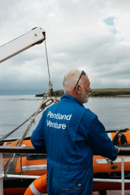 A van road trip in Scotland by French photographer Clément Herbaux and his new Ricoh grIIIx camera. Un road trip en van en Écosse par le photographe français Clément Herbaux et son nouvel appareil photo Ricoh grIIIx