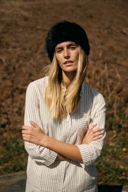Vêtements Barbour portés en extérieur pour un shooting lifestyle dans les Pyrénées