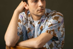 Faites réaliser votre book professionnel par Clément Herbaux, photographe spécialisé pour comédiens à Pau, Biarritz, Bordeaux et Toulouse. Des portraits de qualité pour mettre en valeur votre talent et décrocher des rôles.