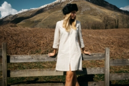 Vêtements Barbour portés en extérieur pour un shooting lifestyle dans les Pyrénées