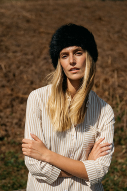 Vêtements Barbour portés en extérieur pour un shooting lifestyle dans les Pyrénées