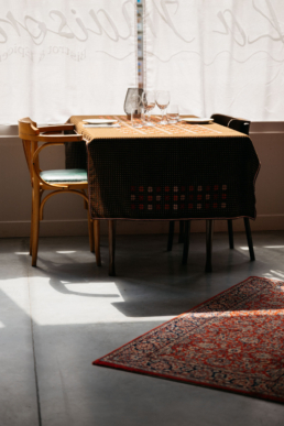 Intérieur lumineux du restaurant La Maison de l’Horloge Orthez