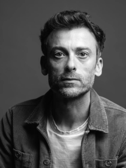 portrait en noir et blanc du photographe cl&eacute;ment herbaux