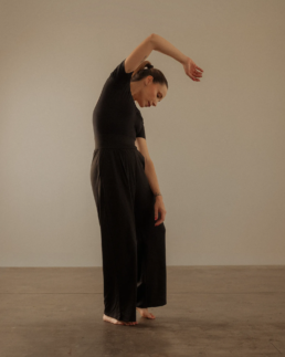 Photo d'un geste de danse contemporaine.