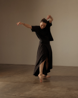 Portrait artistique d'une danseuse au studio de Clément Herbaux.