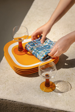 Photographie de dressage de table avec le linge basque de la nouvelle collection des Tissages Moutet.